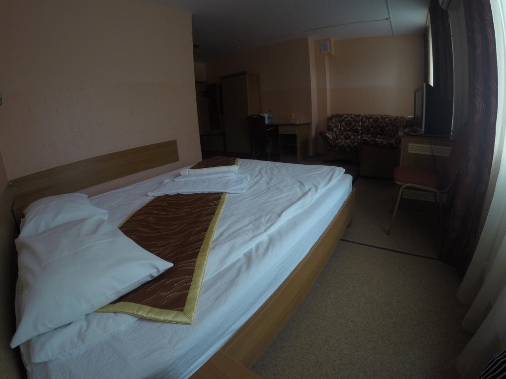 Kurmet Hotel Οράλ Δωμάτιο φωτογραφία